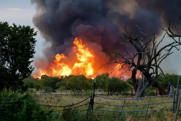 Ross Wildfire in Texas Burns for Over Two Weeks